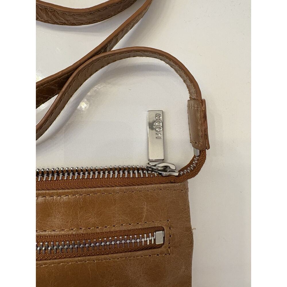 Hobo The Original 'Everly' Cow Leather 3-Zipper Wristlet Small Purse Caramel/Tan - Picture 4 of 14